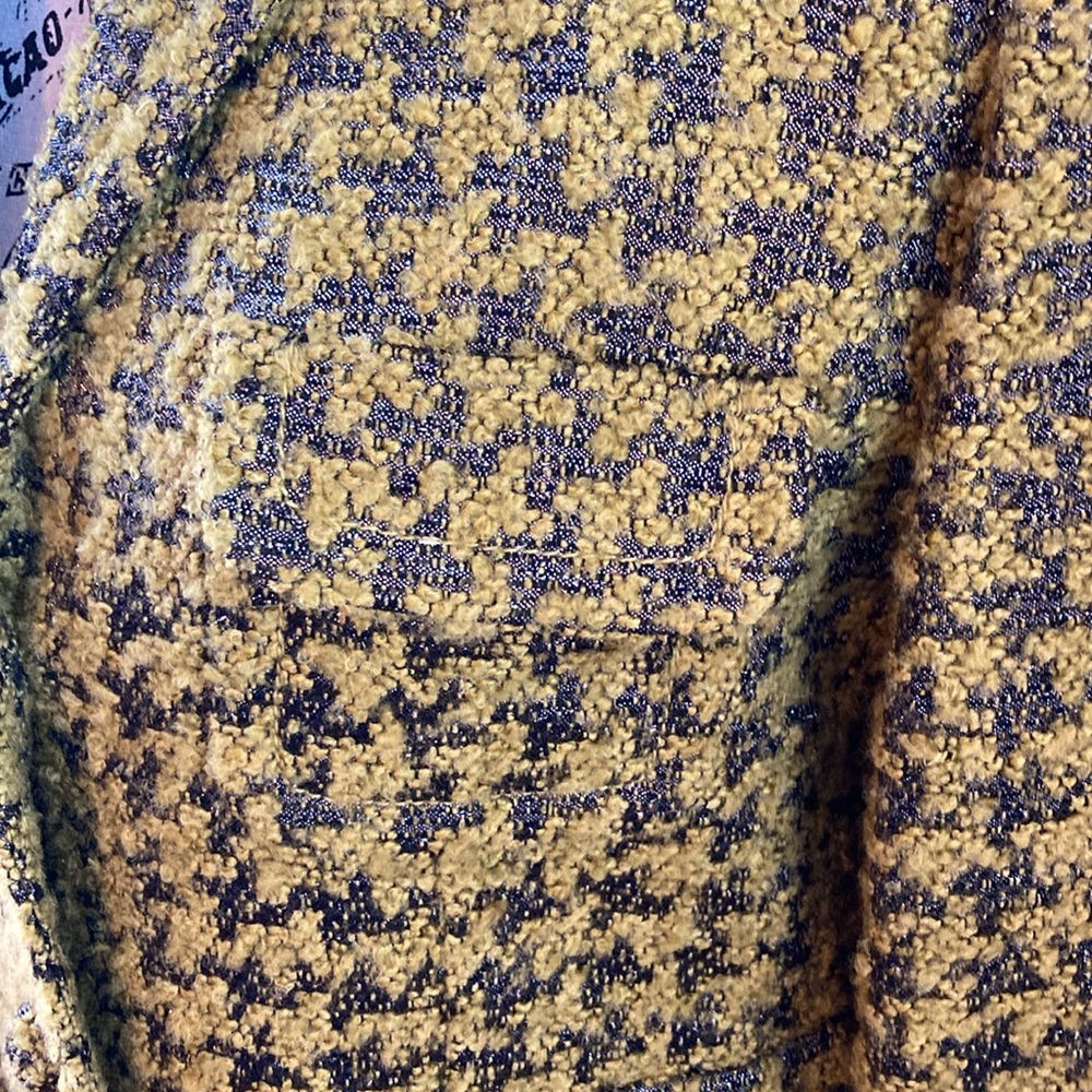 Bold Boucl Patterned Jacket With Covered Buttons - image 5